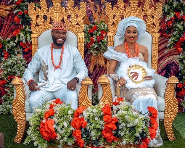 asastan traditional wedding styles 19 - the bride and her groom posing on their majestic traditional wedding thrones