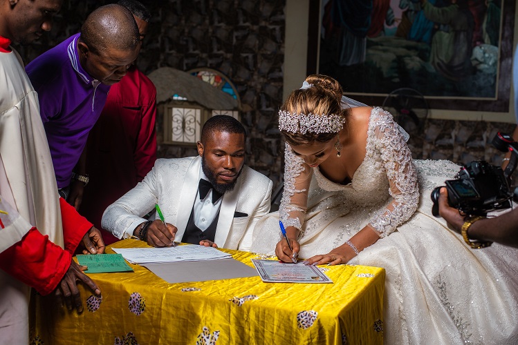 asastan white wedding photo styles 24 - bride signing the marriage certificate