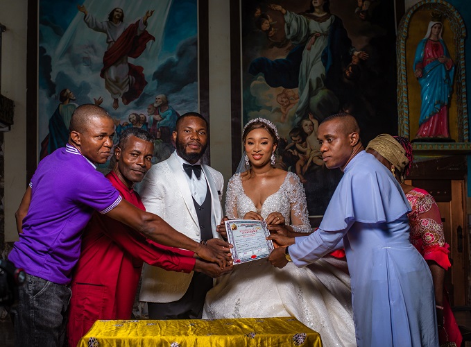 asastan white wedding photo styles 25 - couple posing with an officiating priest and sponsors, with the marriage certificate