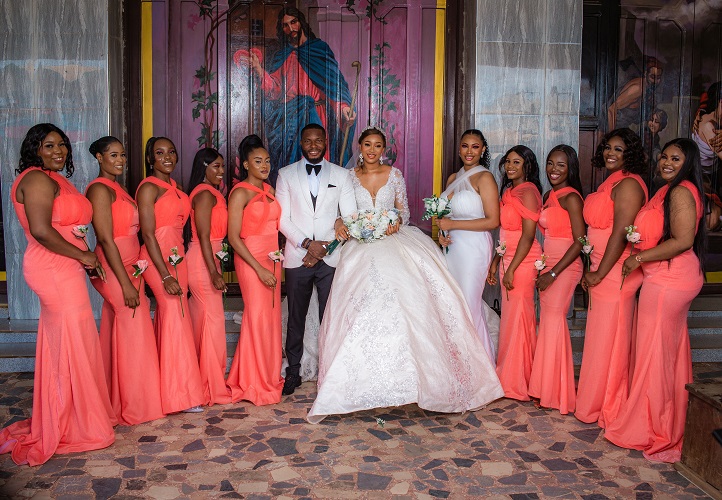 asastan white wedding photo styles 32 - couple and bridal train (aso ebi) in a sweet picture pose
