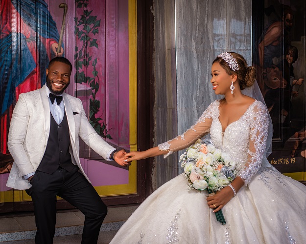 asastan white wedding photo styles 37 - the couple holding hands in grand style with blissful smiles