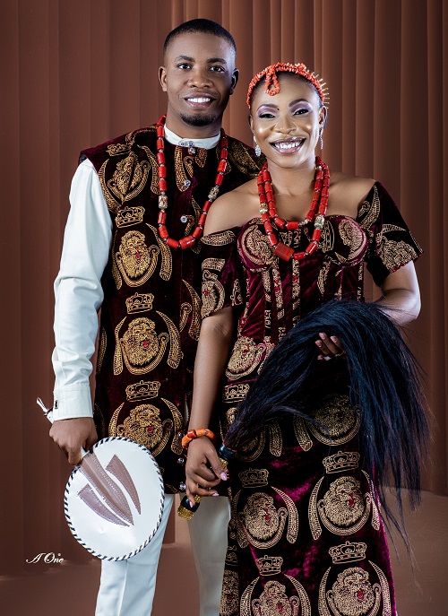 asabmc traditional photo styles 3 - The groom and the bride posing as African King and Queen respectively